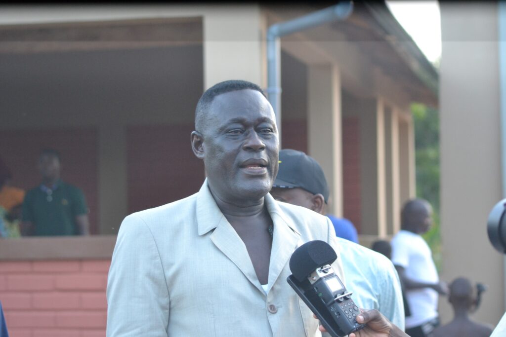 Martin Anénou, Maire de la commune Lacs 4